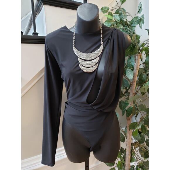 Fashion Nova Bodysuit Womens 1X Black Pleated One Shoulder Sleeve Cut Out Front - Picture 2 of 9